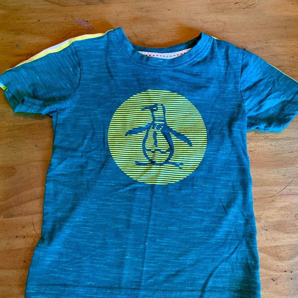 Boys size 4 graphic T-shirt excellent used condition
